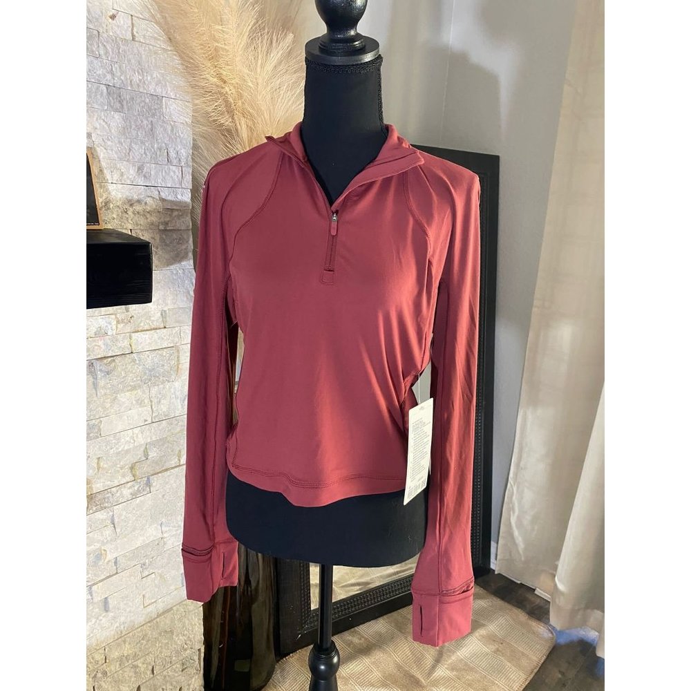 NWT-Lululemon-Long Sleeve-cropped top-Half Zipped-Size 10-Retail: 98